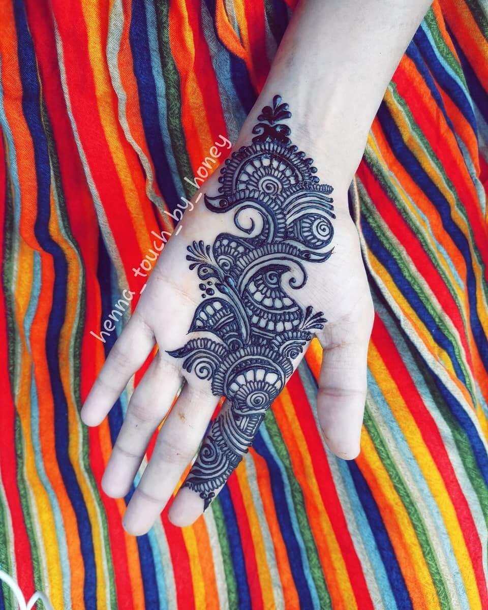 Aesthetic Flowery Arabic Mehendi Design