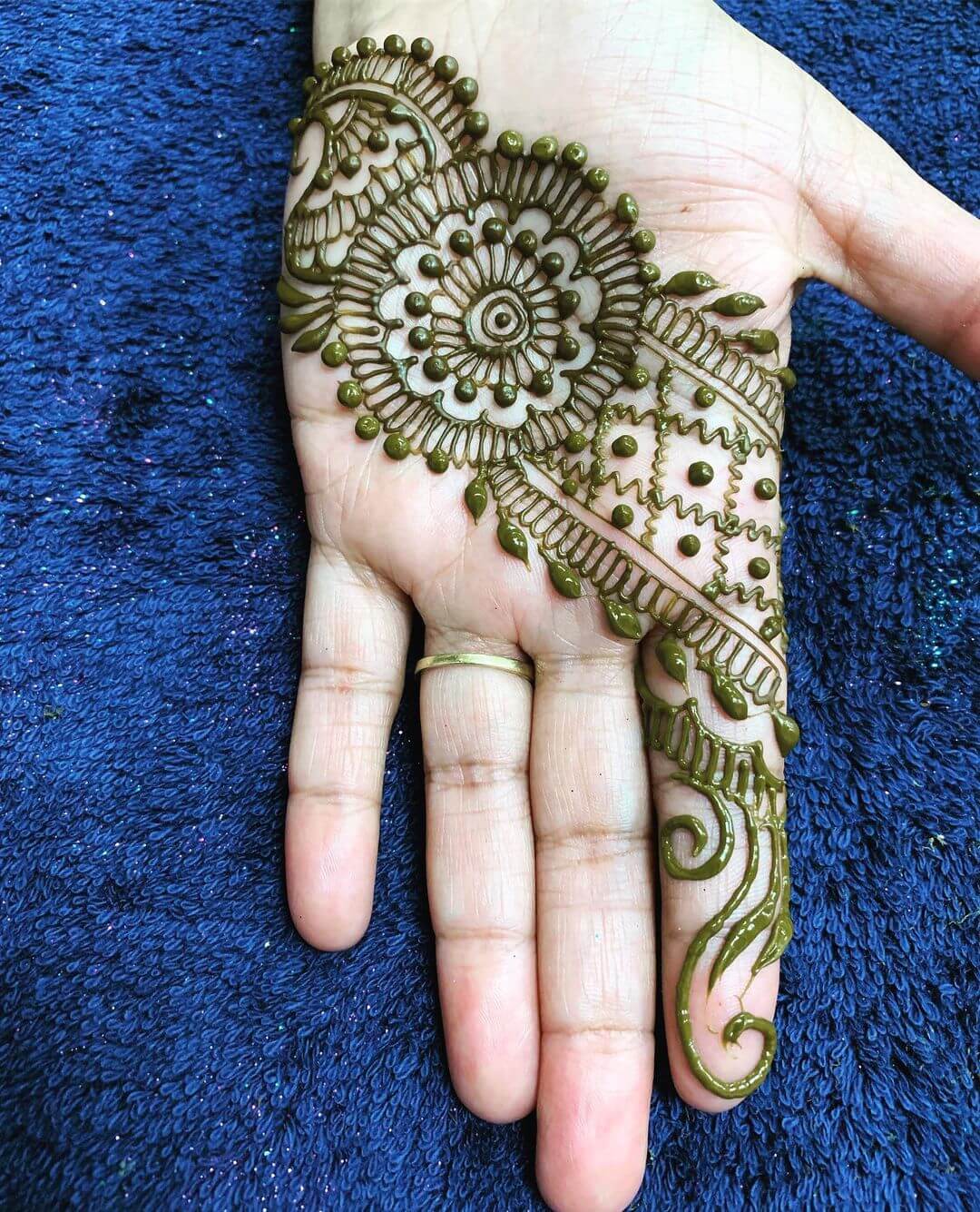 Fusion of Mandala and Arabic Mehendi Design