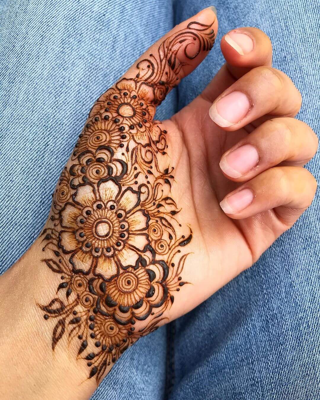 Insta-worthy Aesthetic Arabic Mehendi Design