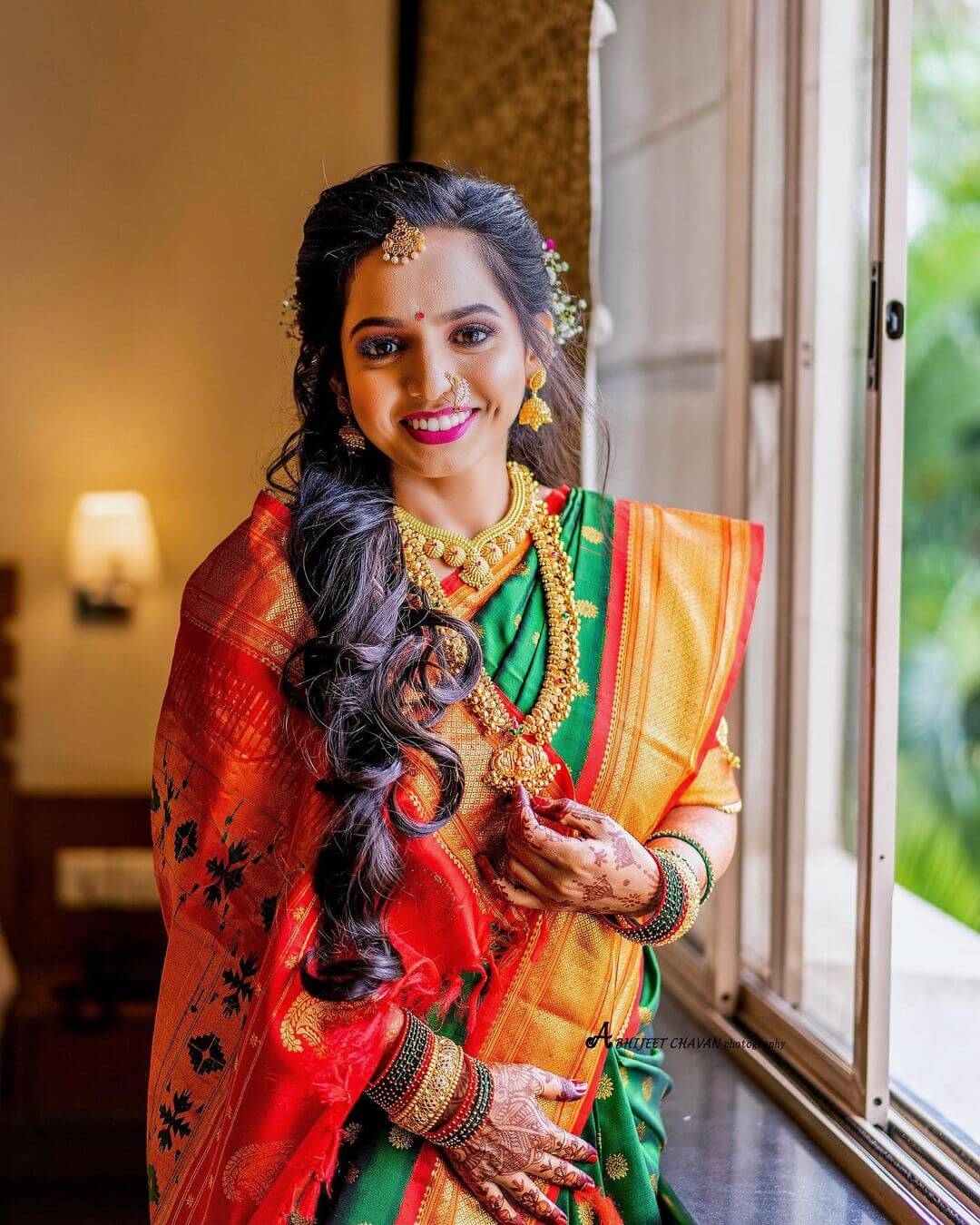 Marathi Bridal Hairstyle Curly open bridal hairstyle