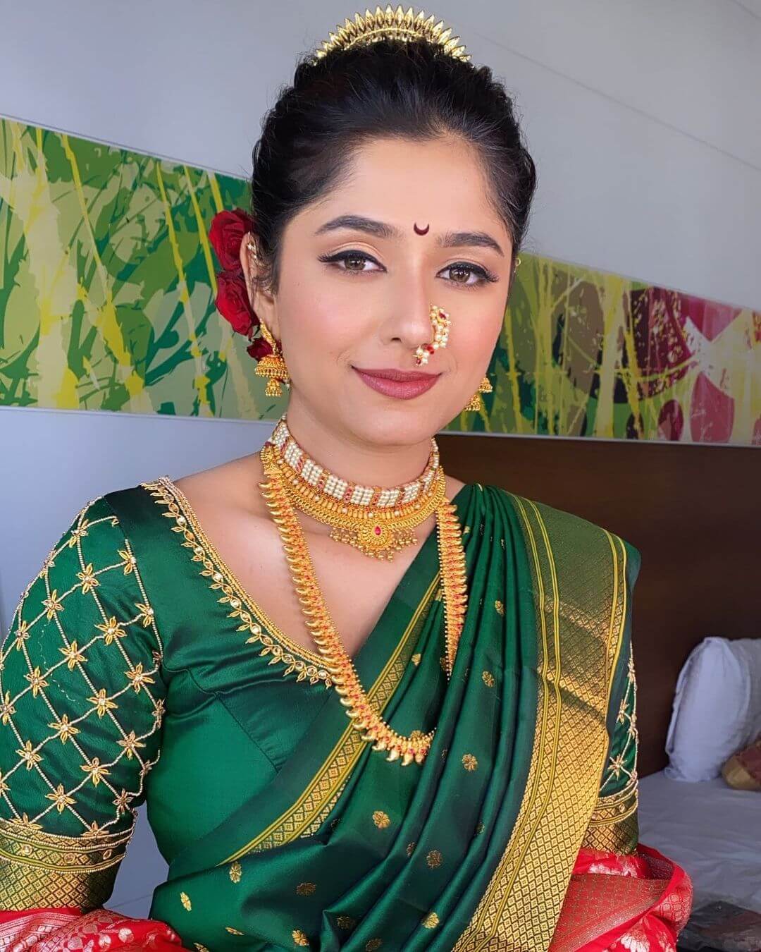 Elegant Marathi bridal makeup idea