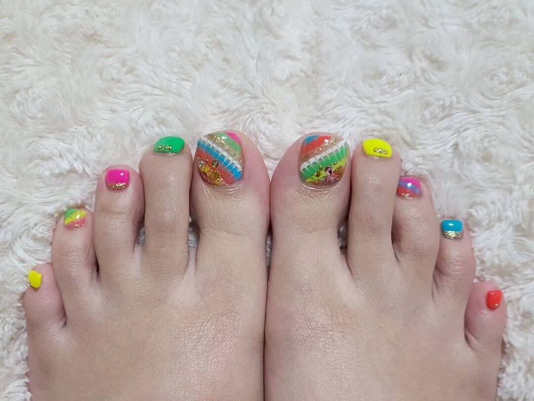 Colorful Foot Nails