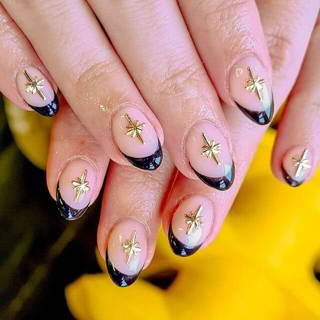 snowflake-nail-art-designs Gold and Black Nails