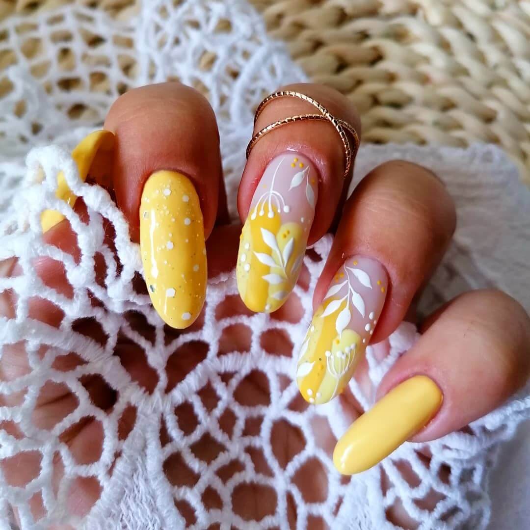 The Lemonade And The Florals Summer Nail Art Designs 