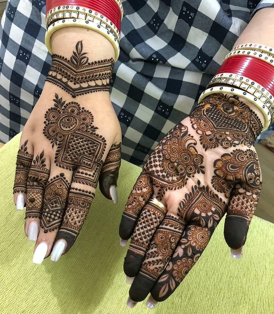 Elegant Arabic Mehndi Designs For Full-Hand