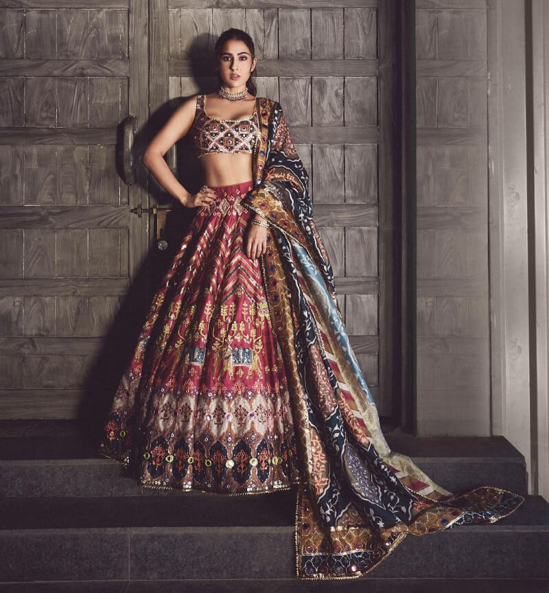 Sara Ali Khan's Wardrobe for Atrangi Re Regal Look in Mayyur Girotra Couture