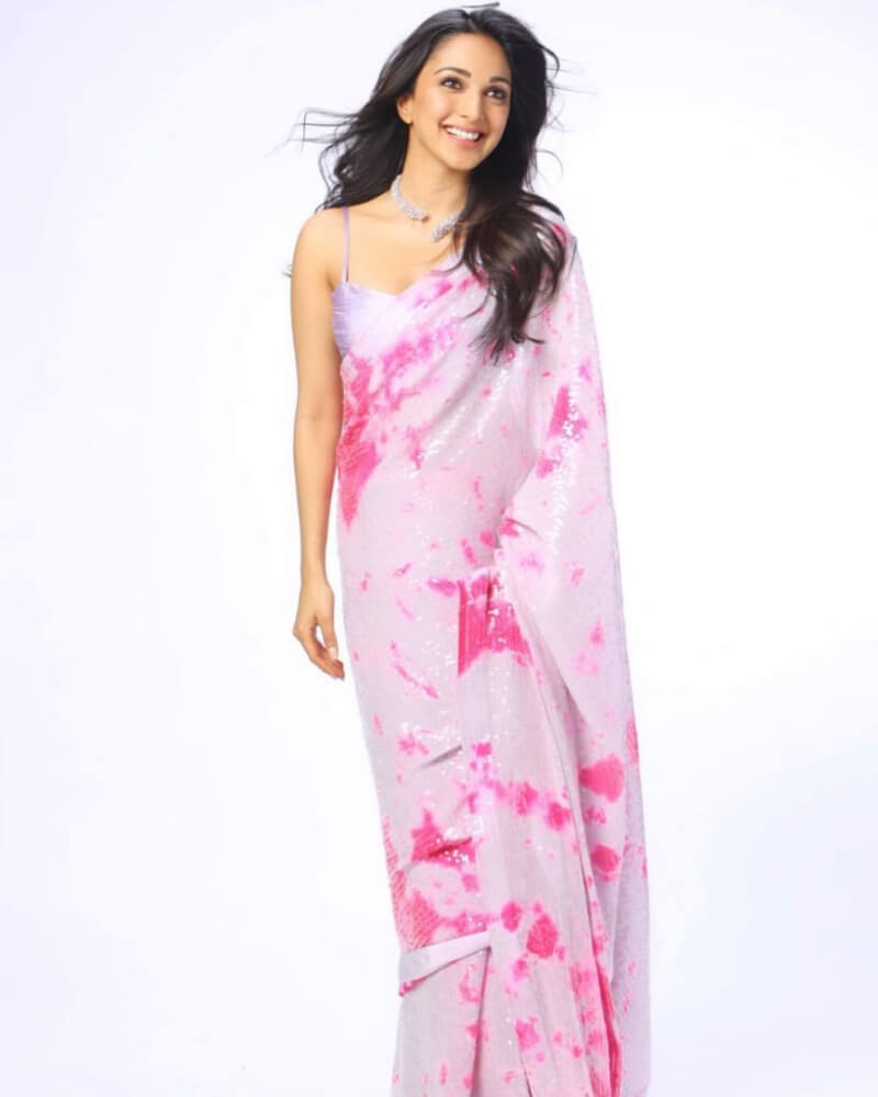 Kiara Advani in Fashionable Pink Outfits Simple Pink Tie Dye Saree