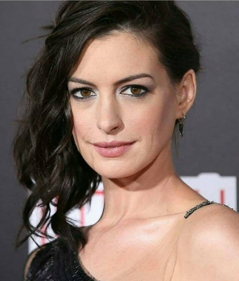 Anne Hathaway Hairstyles Side-parted Hairstyle