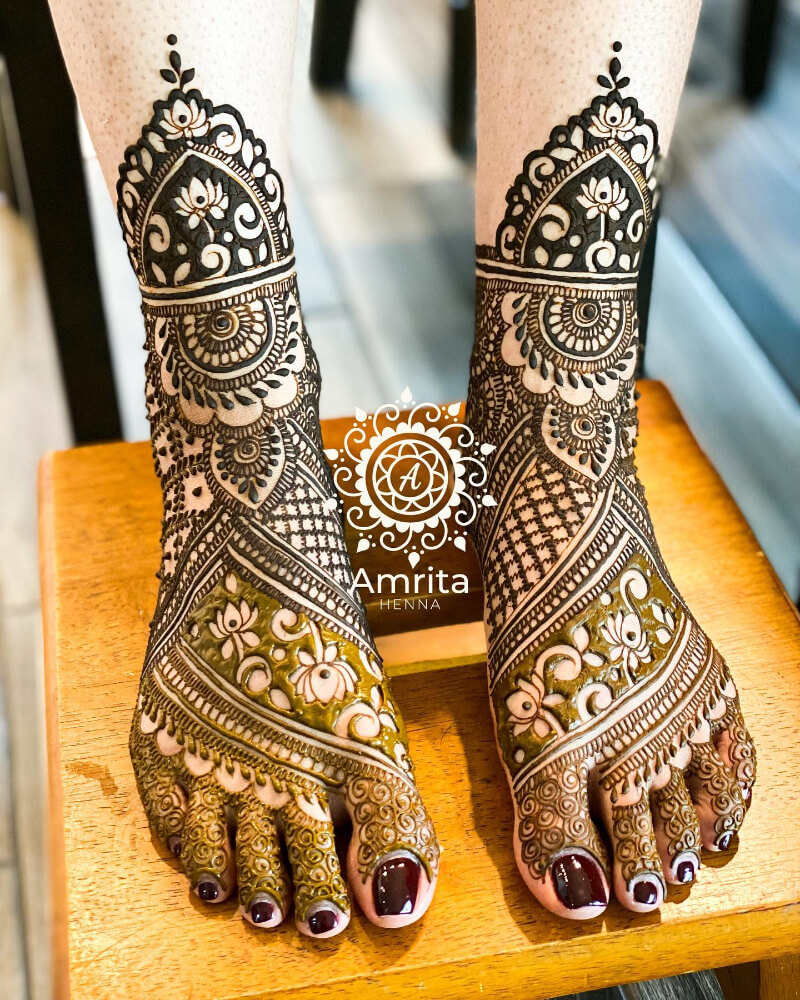 Indian Bridal (Dulhan) Mehndi Designs For Legs 2021 Heavy and intricate traditional Mehendi designs