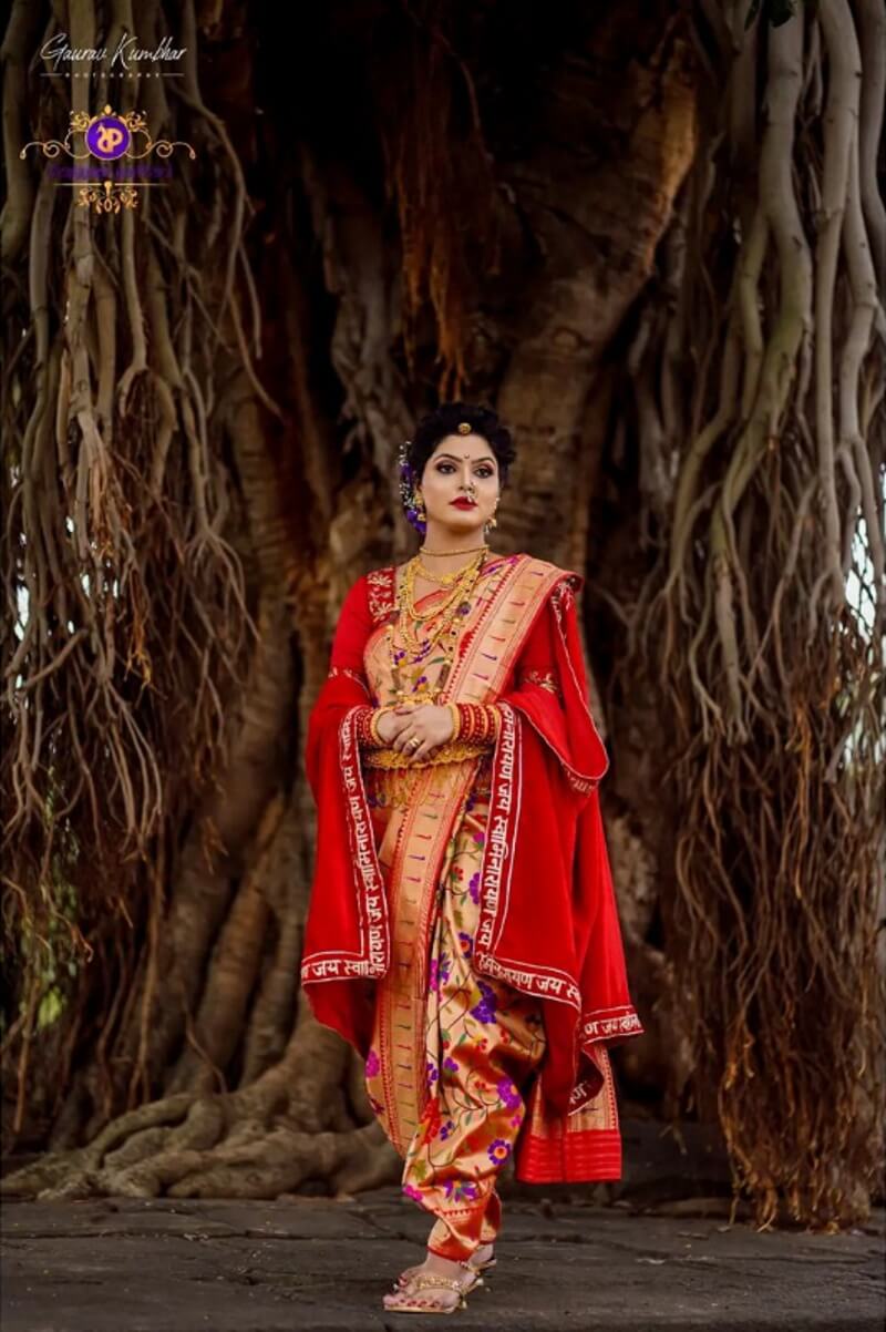 Marathi Bridal Nauvari Saree Designs Red Floral Nauvari With Sanskirt Slogans