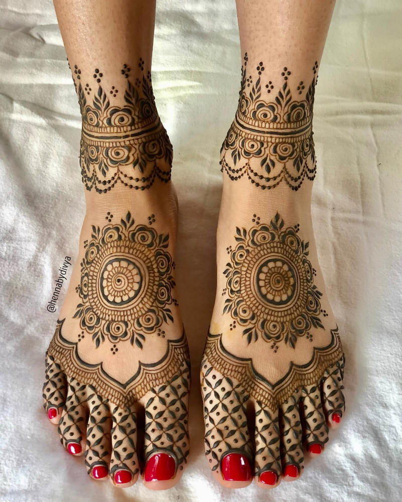 Indian Bridal (Dulhan) Mehndi Designs For Legs 2021 Simple and Elegant Mandala Design