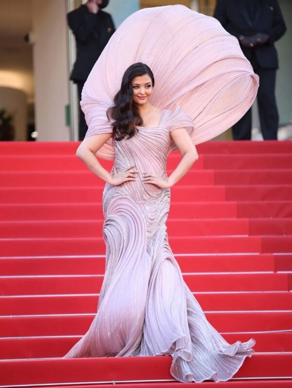 Discover more than 162 aishwarya cannes gown latest - camera.edu.vn