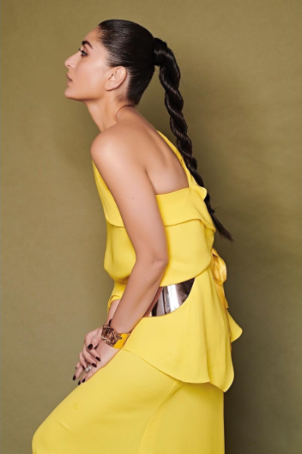 Ki And Ka Movie Actor, Karina Kapoor Glam Looks In A High Ponytail Twist Braid