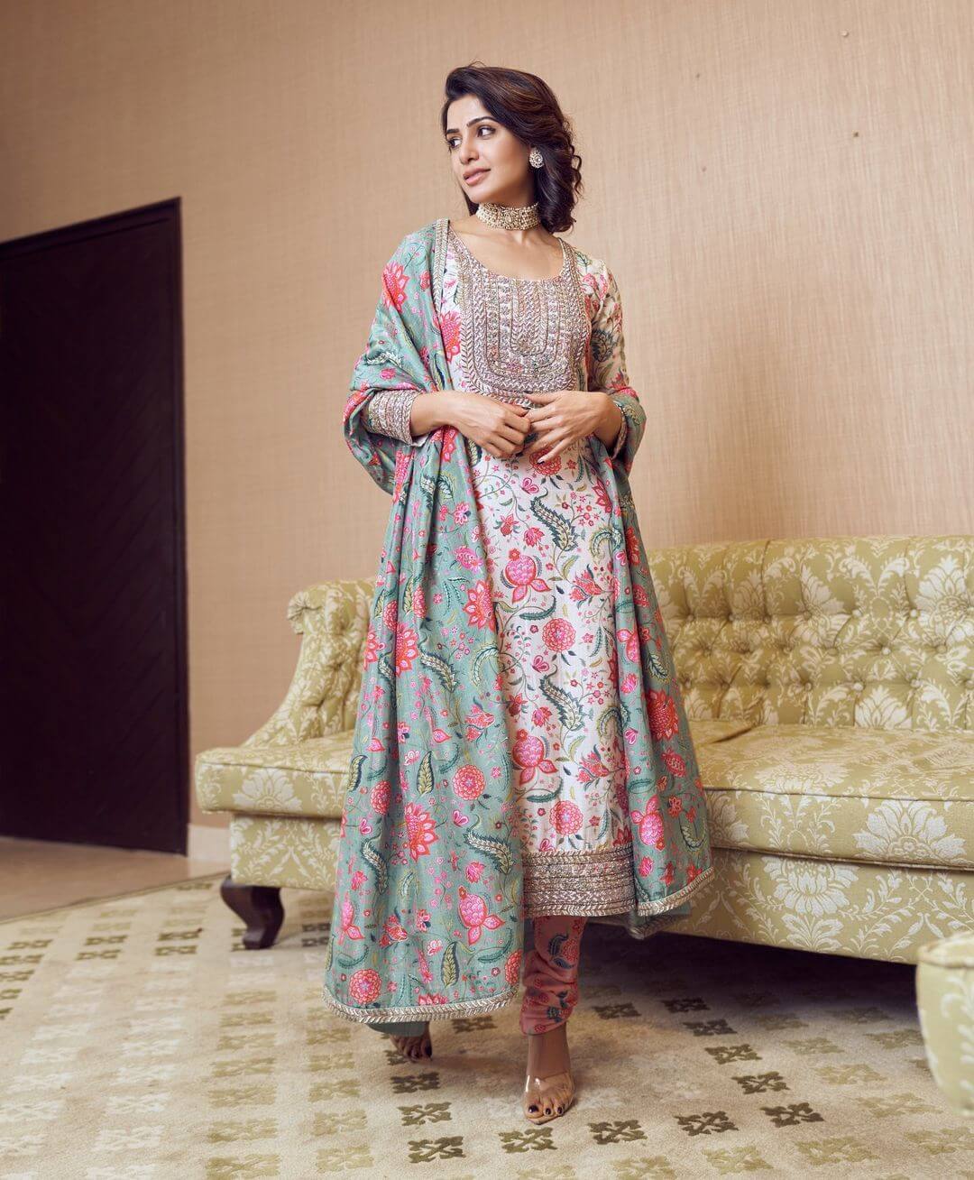 For festive season Samantha Ruth Prabhu wore a blush pink print long straight kurta with cotton silk churidar pants