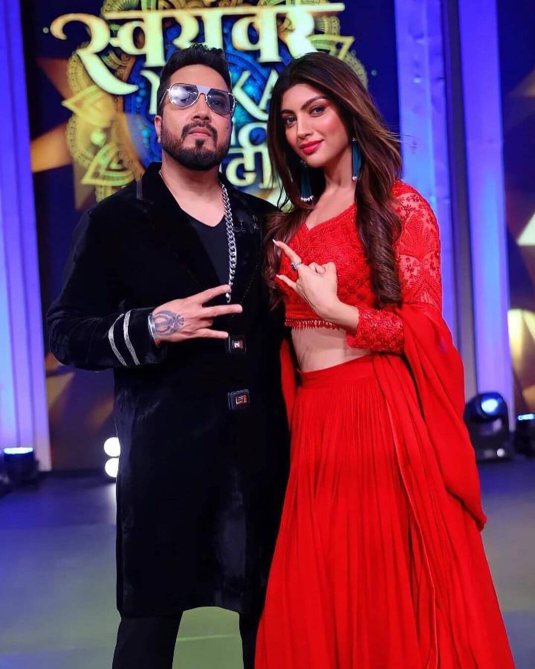 Punjabi Singer Mika Singh ANd Akanksha Puri And Mika Di Vohti Stage