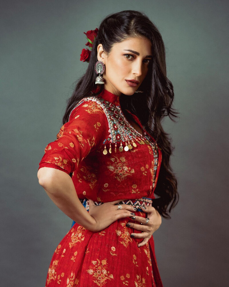 Tollywood Heroine Shruti Hasan is looking  gorgeous in side braids with roses