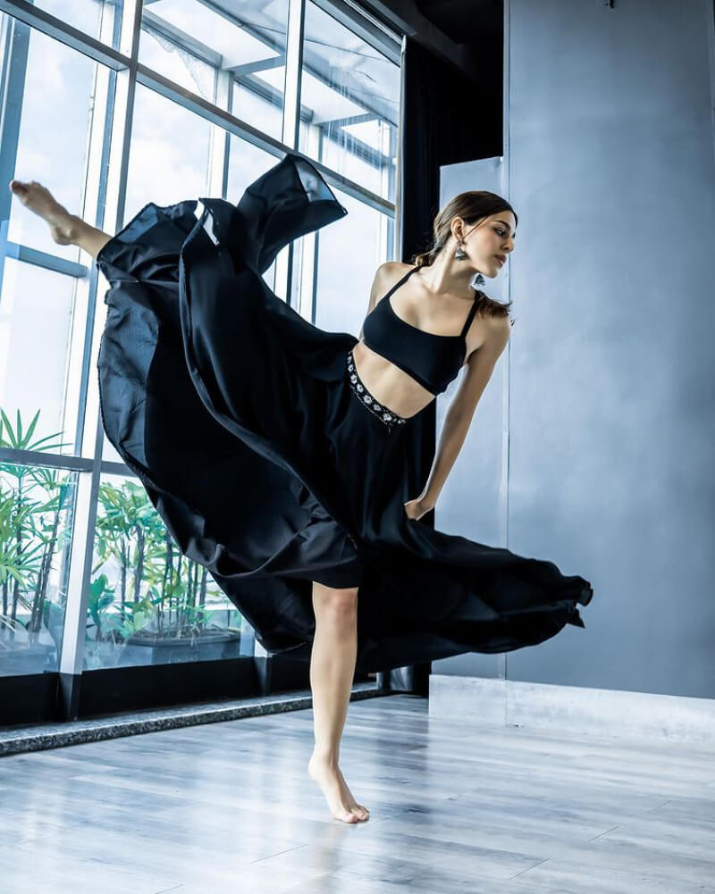 Actress Alaya Furniturewalla wore black skirt and top during her dancing sessions