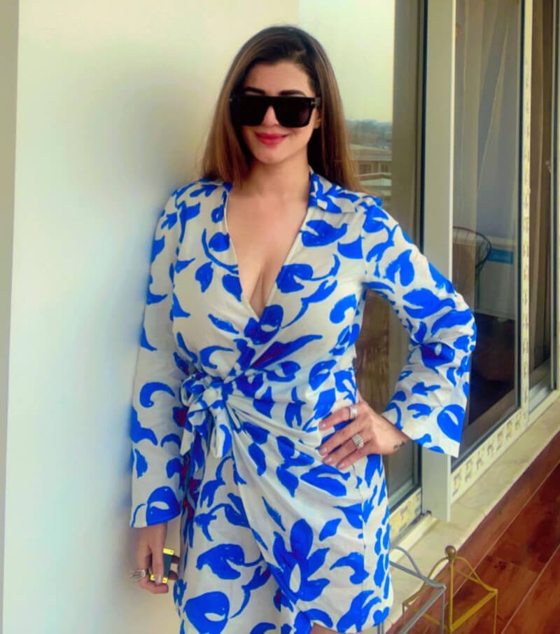 Actress Divya Kainaat Arora in a V-neck collar printed dress with long sleeves and Front wrap closure with a knot