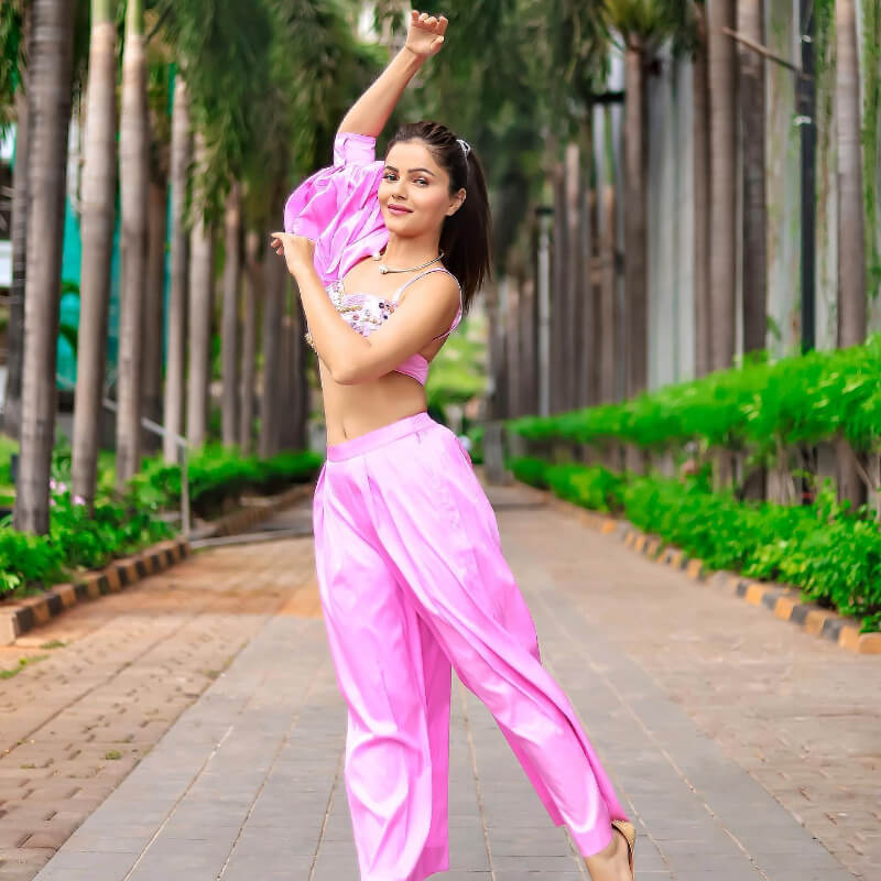 Chhoti bahu fame actress Rubina in pink mirror work large pink sleeves blouse and trousers