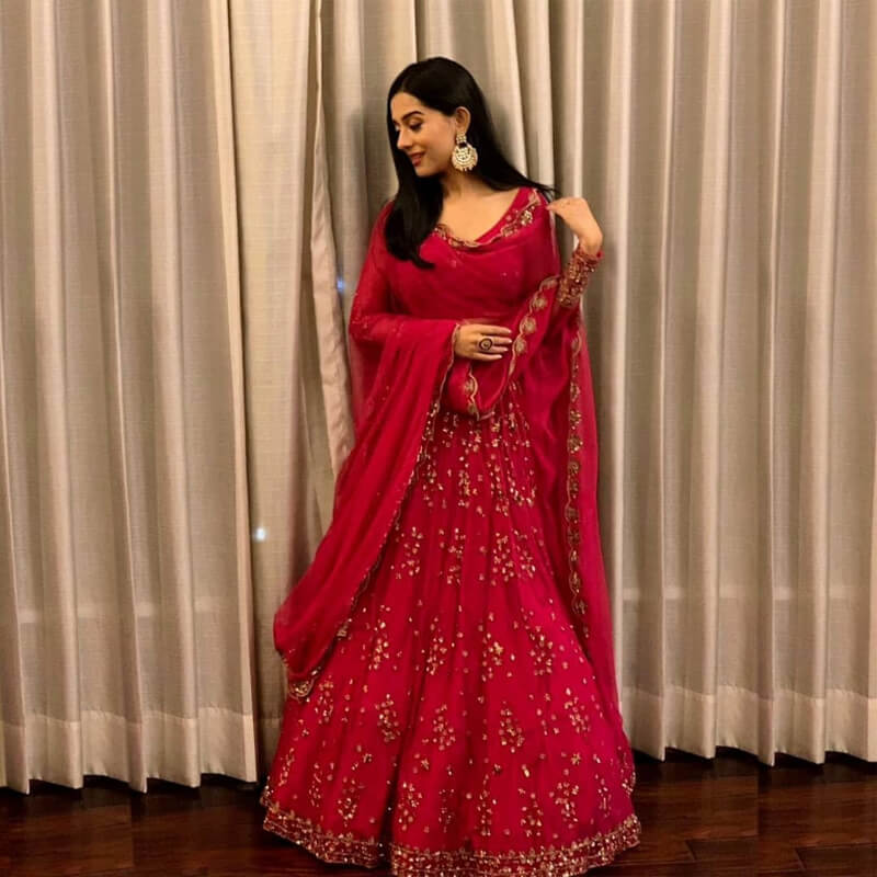 famous Bollywood actresses Amrita Rao in a red lehenga choli
