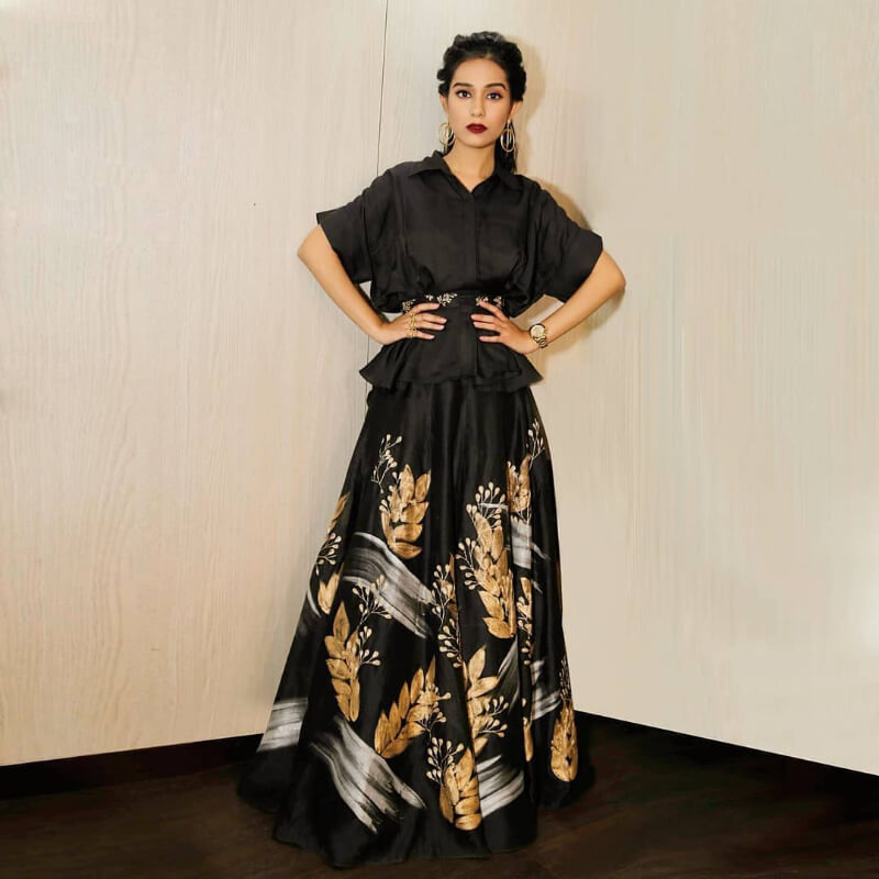 For Thackeray promotion, Amrita wore a black skirt with gold and silver designing with peplum shirt