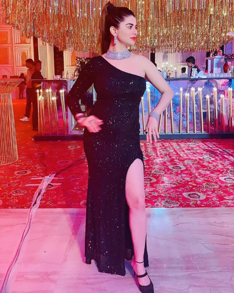 Grand Masti  Actress Kainaat Arora in black shimmery thigh-high slit  gown