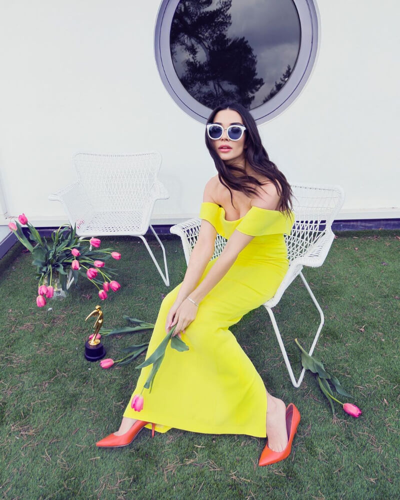 I, Movie Actress Amy Jackson look pretty in a yellow off-shoulder dress