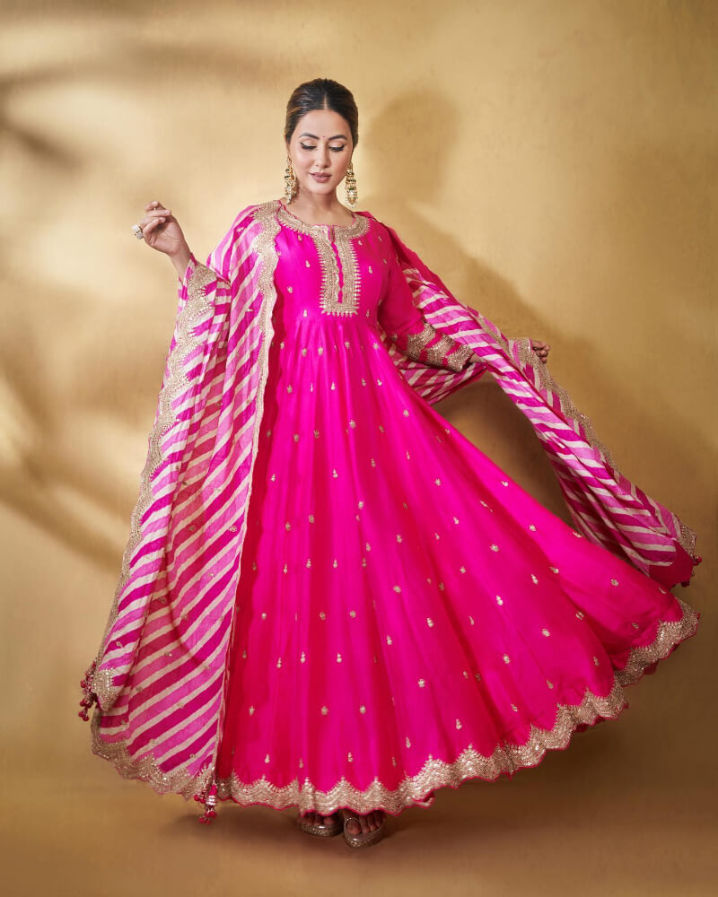 Indian television actress Hina Khan at Dadasaheb Phalke Awards in pink Anarkali with  golden embroidery
