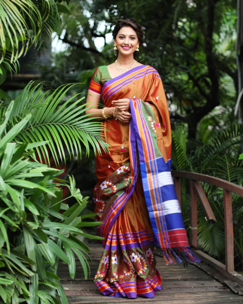  Indian television  Actress Tejashree Pradhan printed multicolored saree