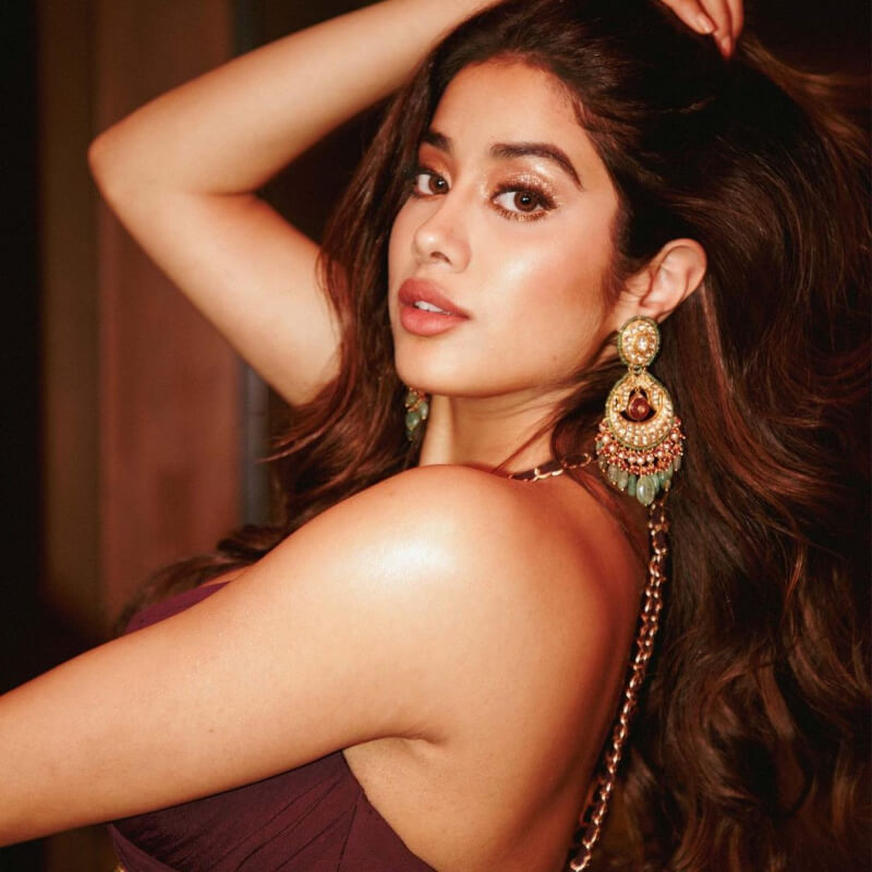 Janhvi Kapoor's Earrings Game is Always on point Janhvi Kapoor bollywood actress in gold Chandbaali decorated with emeralds