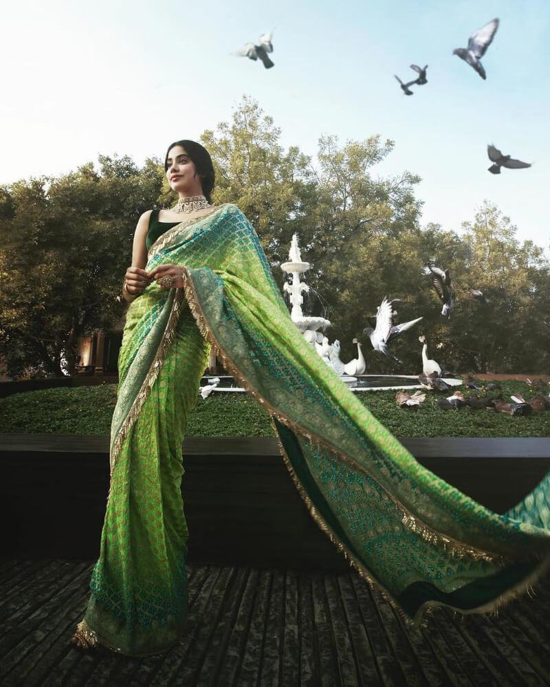 Janhvi Kapoor Wearing Designer Manish Malhotra's Handwoven Green Saree