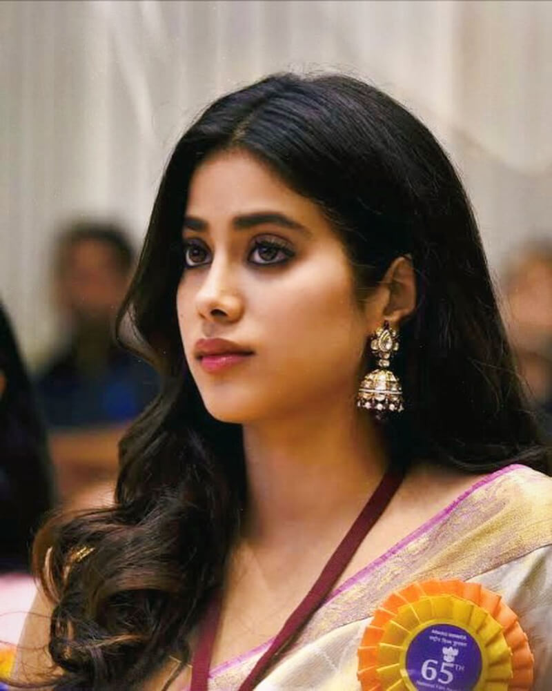 Janhvi Kapoor wore gold silver jhumkas for the event