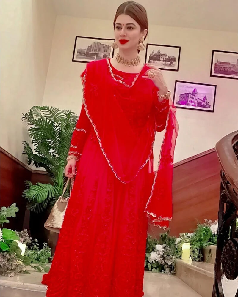 Khatta Meetha actress Kainaat Arora in an all-red outfit perfect for the festive season