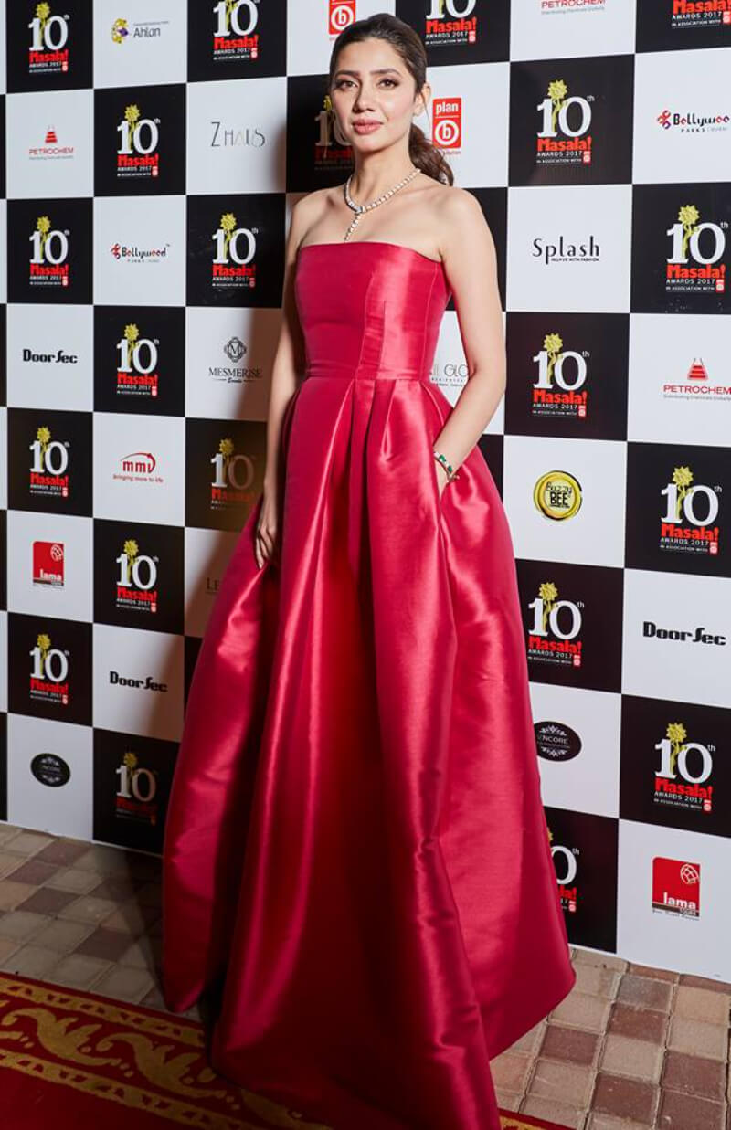 Take Style Cues From Mahira Khan's Chic Western Outfits Mahira Khan in coral raw silk strapless gown