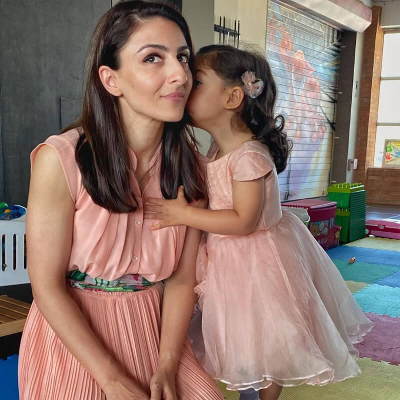 Soha Ali Khan And Her daughter looks stylish in their pastel pink dresses