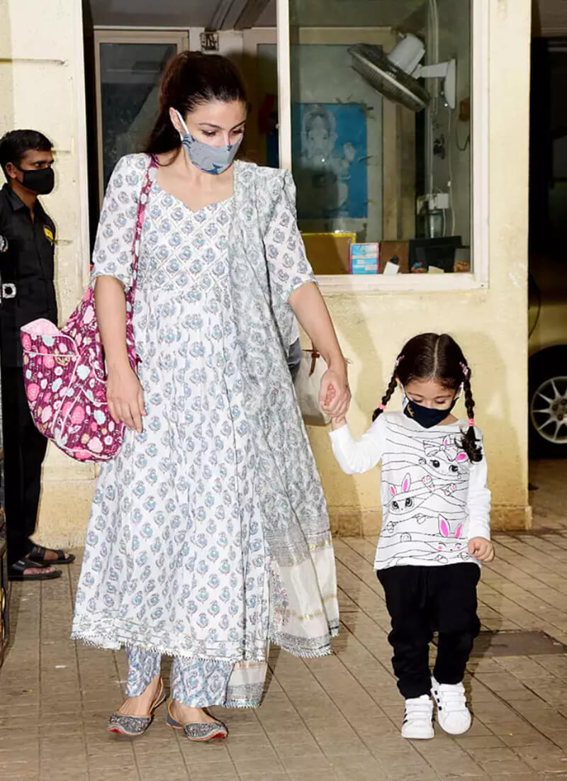 Soha Ali Khan spotted with her daughter Inaya in blue printed cotton Anarkali suit