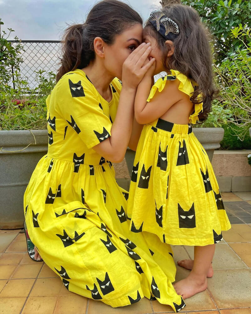 The Rang De Basanti actress Soha Ali Khan looks pretty in their bright yellow dresses with batman prints