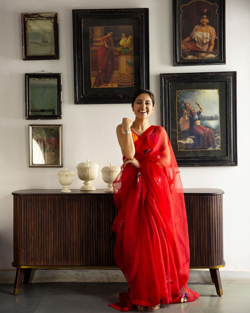 Yeh Kaali Kaali Ankhein actress Shweta Tripati in red organza saree
