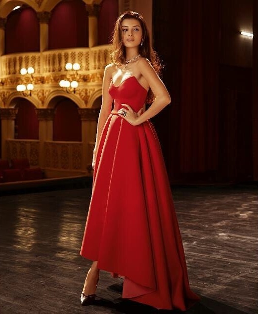 Tara Sutaria Is A Dream In A Gorgeous Red Gown