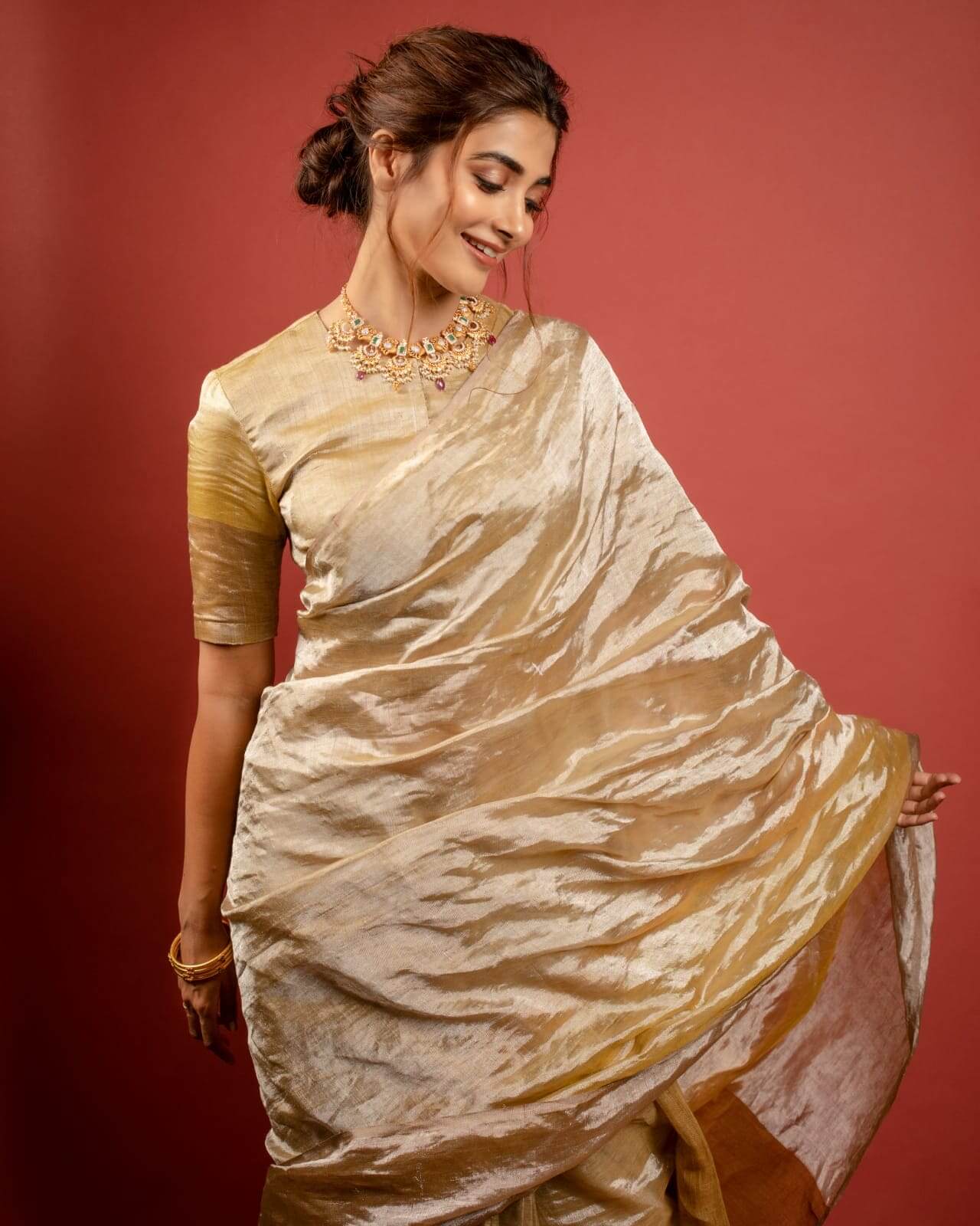 Actress Pooja Hegde- Bollywood Dresses, Sarees &amp; Outfits In Gold Linen Saree
