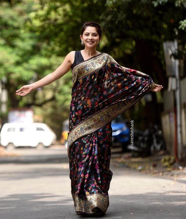 Beautiful Look In Multicolored Saree With Sleeveless Black Blouse