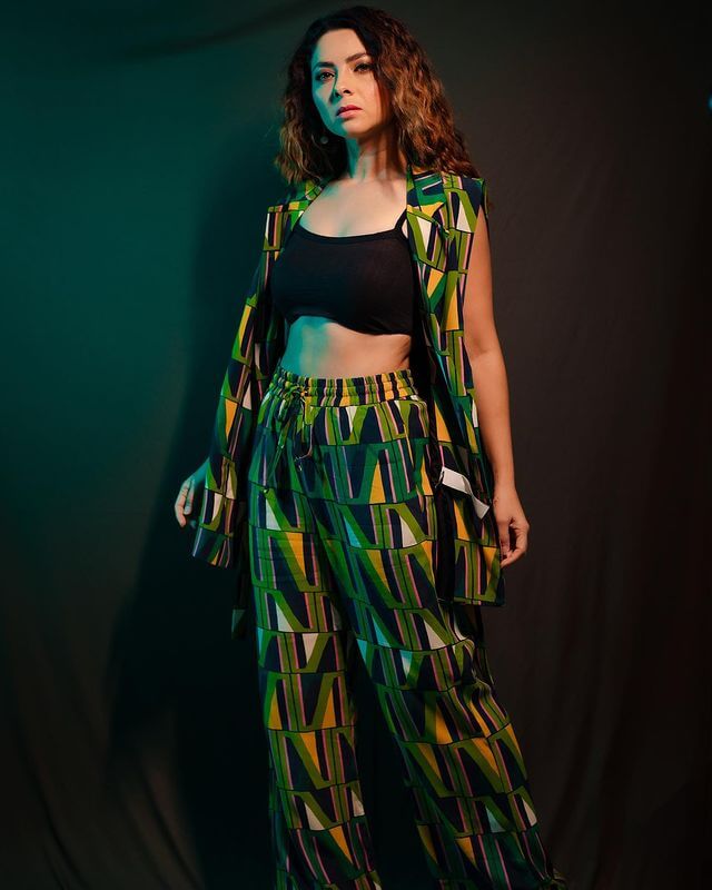 Bold Look In Printed 3 Piece Outfit: Sonalee Kulkarni Dresses Ideas