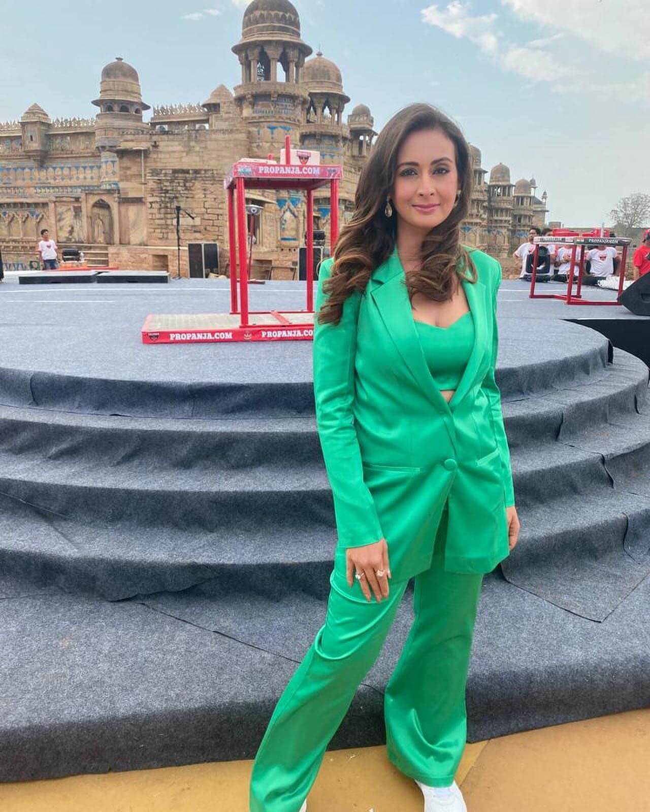 Indian Actor, Preeti Jhangiani Celebrity Outfits And Style Ideas In A Green Suit