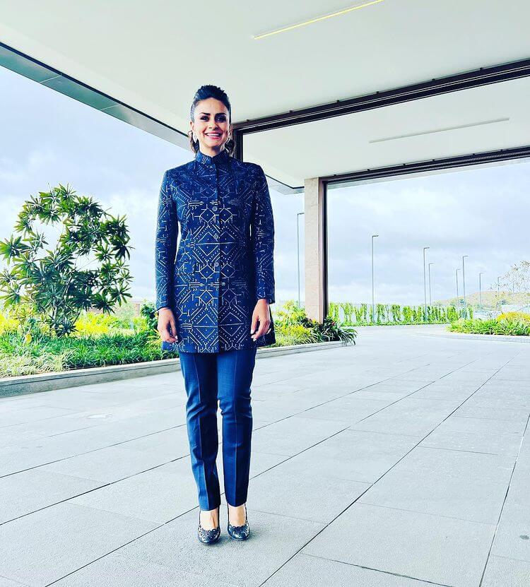 Indian Actress, Gul Panag Celebrity Outfit And Style Idea In A Blue Suit With Heels