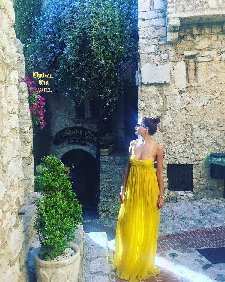 Pizza Movie Actor Summer Looks In A Yellow Strappy Gown