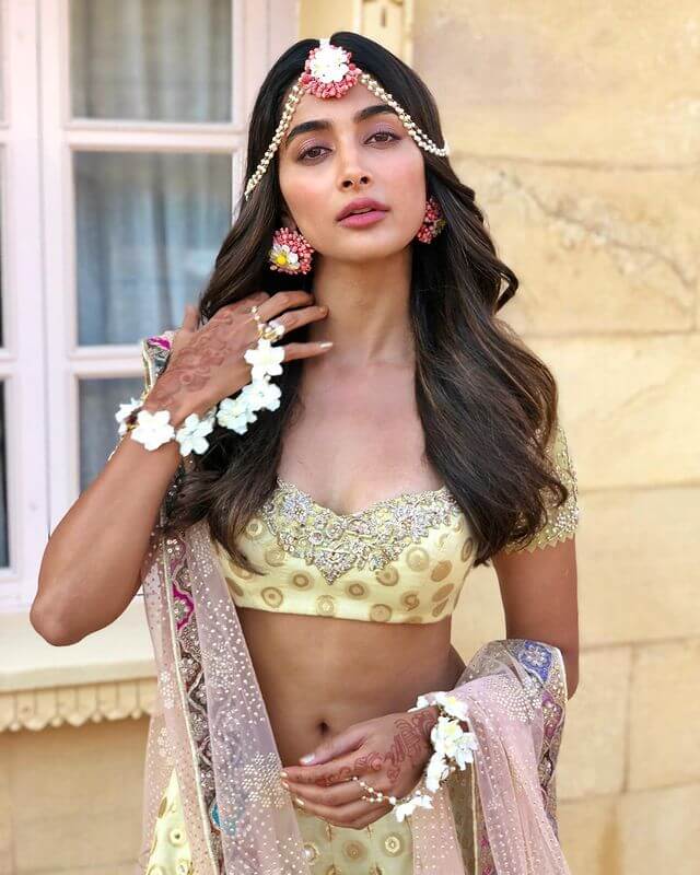 Pooja Hegde- Bollywood Dresses, Sarees &amp; Outfits In Yellow Lehenga Set Perfect For Haldi With Floral Jewelry