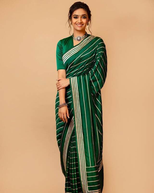 Keerthy Suresh Inspired Fashion and Style Trends Pretty Look In Green Sequin Saree With Choker