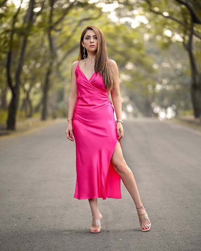 Sonalee Kulkarni Dresses Ideas Stunning Look In Hot Pink Thigh High Western Dress