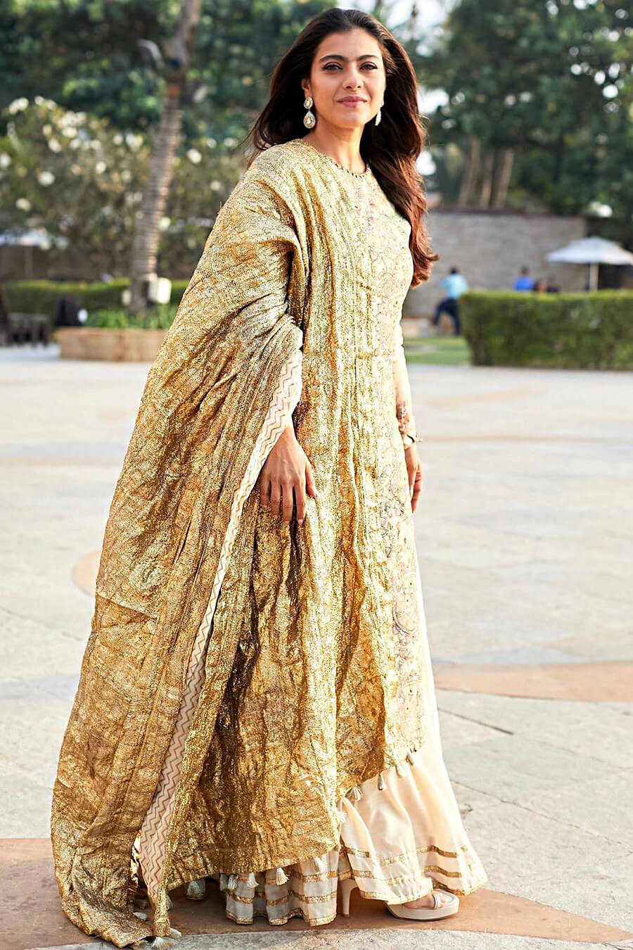 U Me Aur Hum, Movie Actress Kajol Devgan In A Long Suite