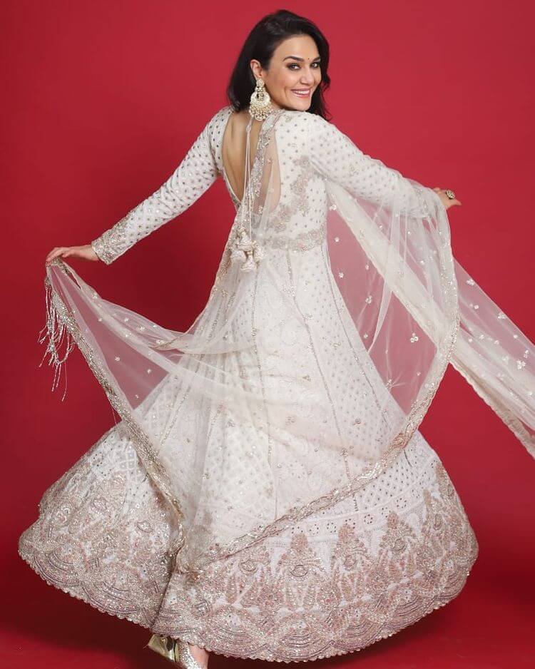 Preity Zinta Celebrity Designer Dresses Veer Jadai Movie Actress, In An Ethnic White Dress For Diwali